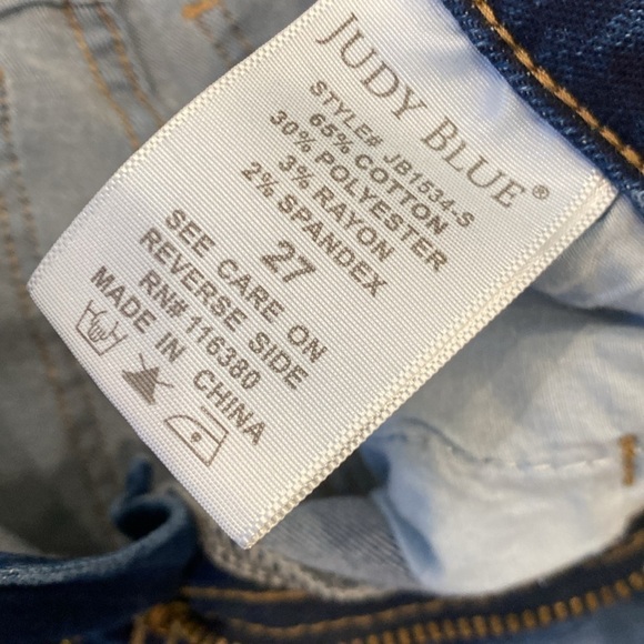 Judy Blue Women’s Denim Jean Cuffed Raw Hem Short Medium Wash 28 - Picture 5 of 5